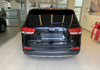 Подержанный автомобиль Kia Sorento 2017 года (4 фото)