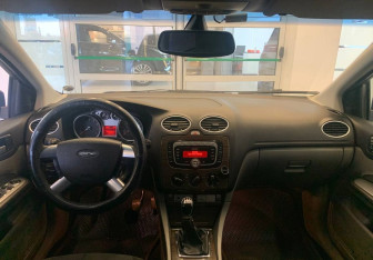 Подержанный автомобиль Ford Focus Hatchback 2008 года (12 фото)