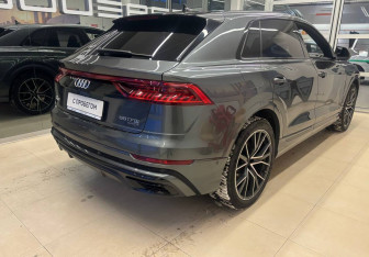 Подержанный автомобиль Audi Q8 2019 года (4 фото)