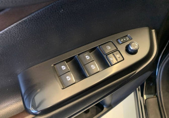 Подержанный автомобиль Toyota Highlander 2014 года (16 фото)