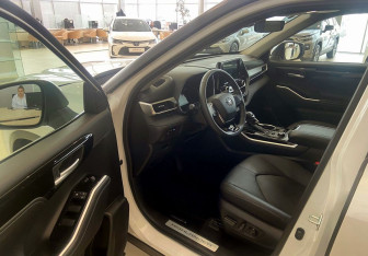 Новый Toyota Highlander 2024 (8 фото)