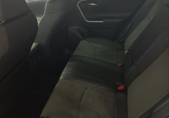 Подержанный автомобиль Toyota RAV4 2023 года (10 фото)