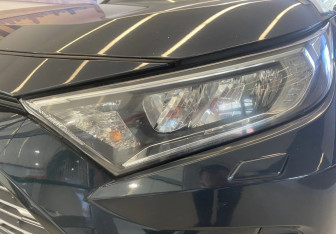 Подержанный автомобиль Toyota RAV4 2020 года (14 фото)