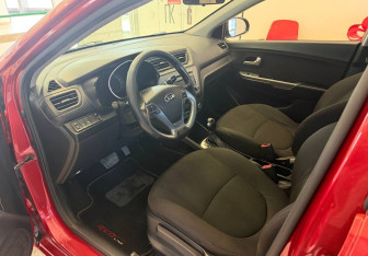Подержанный автомобиль Kia Rio Sedan 2016 года (13 фото)