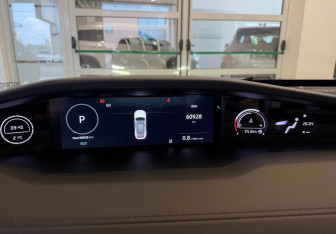 Подержанный автомобиль Changan UNI-V 2023 года (10 фото)