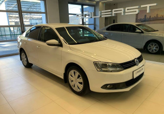 Подержанный автомобиль Volkswagen Jetta Sedan 2013 года (3 фото)