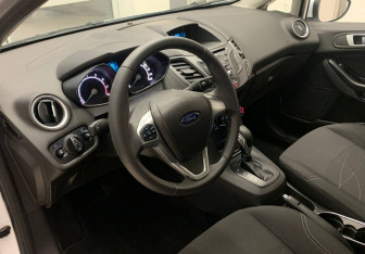 Подержанный автомобиль Ford Fiesta Sedan 2016 года (14 фото)