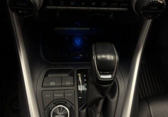 Подержанный автомобиль Toyota RAV4 2021 года (23 фото)