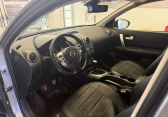 Подержанный автомобиль Nissan Qashqai 2011 года (13 фото)