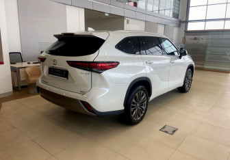 Новый Toyota Highlander 2023 (4 фото)