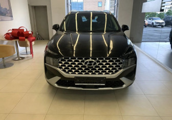 Подержанный автомобиль Hyundai Santa Fe 2021 года (2 фото)