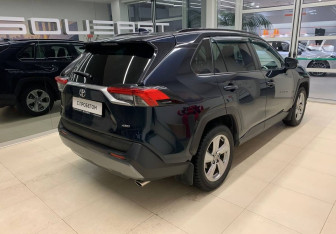 Подержанный автомобиль Toyota RAV4 2020 года (4 фото)