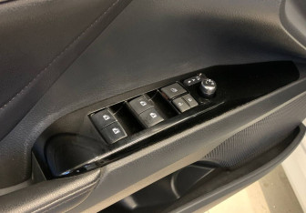 Подержанный автомобиль Toyota Camry Sedan 2019 года (19 фото)