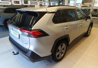 Подержанный автомобиль Toyota RAV4 2019 года (4 фото)