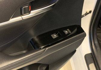 Подержанный автомобиль Toyota Camry Sedan 2019 года (16 фото)