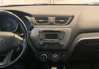 Подержанный автомобиль Kia Rio Sedan 2014 года (13 фото)