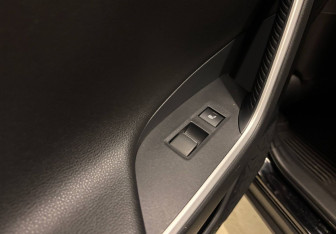 Подержанный автомобиль Toyota RAV4 2021 года (16 фото)