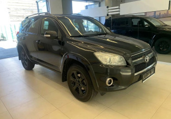 Подержанный автомобиль Toyota RAV4 2011 года (3 фото)