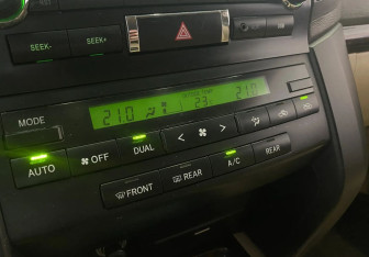Подержанный автомобиль Toyota Land Cruiser Suv 2012 года (21 фото)