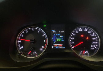 Подержанный автомобиль Toyota RAV4 2020 года (10 фото)