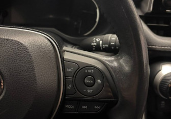 Подержанный автомобиль Toyota RAV4 2021 года (19 фото)