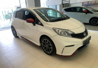Подержанный автомобиль Nissan Note 2015 года (3 фото)