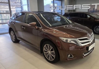 Подержанный автомобиль Toyota Venza 2014 года (3 фото)