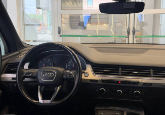 Подержанный автомобиль Audi Q7 2016 года (9 фото)