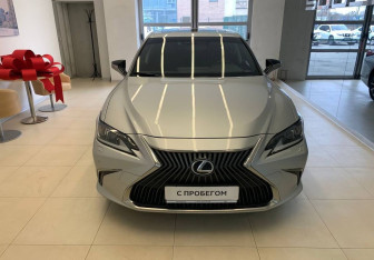 Подержанный автомобиль Lexus ES 2018 года (2 фото)