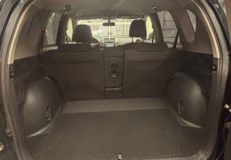 Подержанный автомобиль Toyota RAV4 2011 года (8 фото)