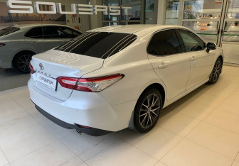 Подержанный автомобиль Toyota Camry Sedan 2022 года (4 фото)