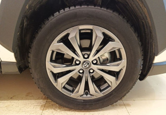 Подержанный автомобиль Toyota RAV4 2023 года (16 фото)