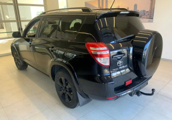 Подержанный автомобиль Toyota RAV4 2011 года (6 фото)