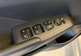 Подержанный автомобиль Hyundai Solaris Sedan 2017 года (16 фото)