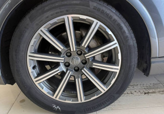 Подержанный автомобиль Audi Q7 2016 года (8 фото)