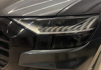 Подержанный автомобиль Audi Q8 2019 года (15 фото)