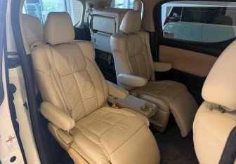 Подержанный автомобиль Toyota Alphard 2018 года (20 фото)