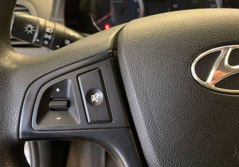 Подержанный автомобиль Hyundai Solaris Hatchback 2015 года (18 фото)