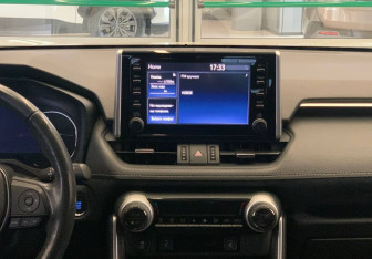 Подержанный автомобиль Toyota RAV4 2020 года (12 фото)