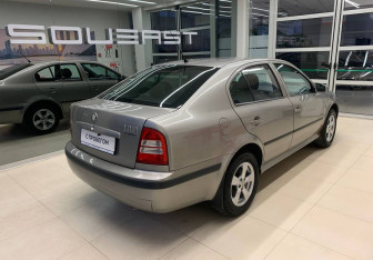 Подержанный автомобиль Skoda Octavia Liftback 2008 года (4 фото)