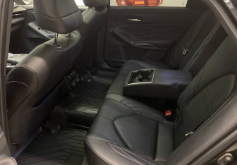 Подержанный автомобиль Toyota Avalon 2022 года (10 фото)