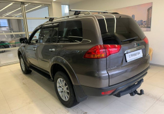 Подержанный автомобиль Mitsubishi Pajero Sport 2012 года (6 фото)