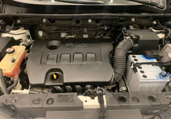 Подержанный автомобиль Toyota RAV4 2017 года (7 фото)