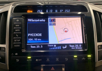 Подержанный автомобиль Toyota Land Cruiser Suv 2013 года (20 фото)