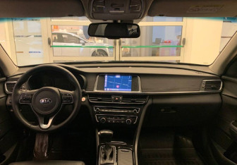 Подержанный автомобиль Kia Optima Sedan 2017 года (11 фото)