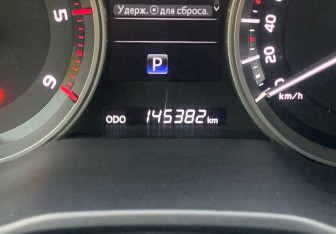 Подержанный автомобиль Toyota Land Cruiser Suv 2015 года (11 фото)