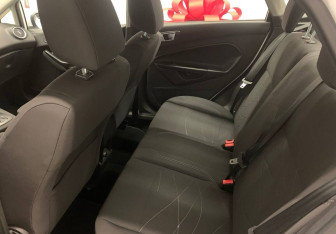 Подержанный автомобиль Ford Fiesta Sedan 2016 года (10 фото)