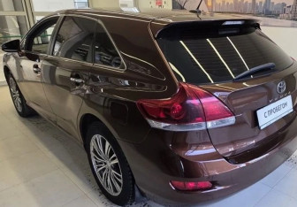 Подержанный автомобиль Toyota Venza 2014 года (6 фото)