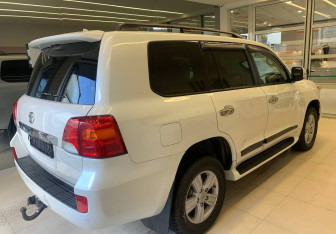 Подержанный автомобиль Toyota Land Cruiser Suv 2014 года (4 фото)