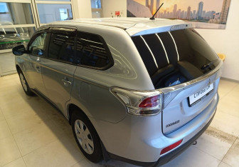 Подержанный автомобиль Mitsubishi Outlander 2013 года (6 фото)